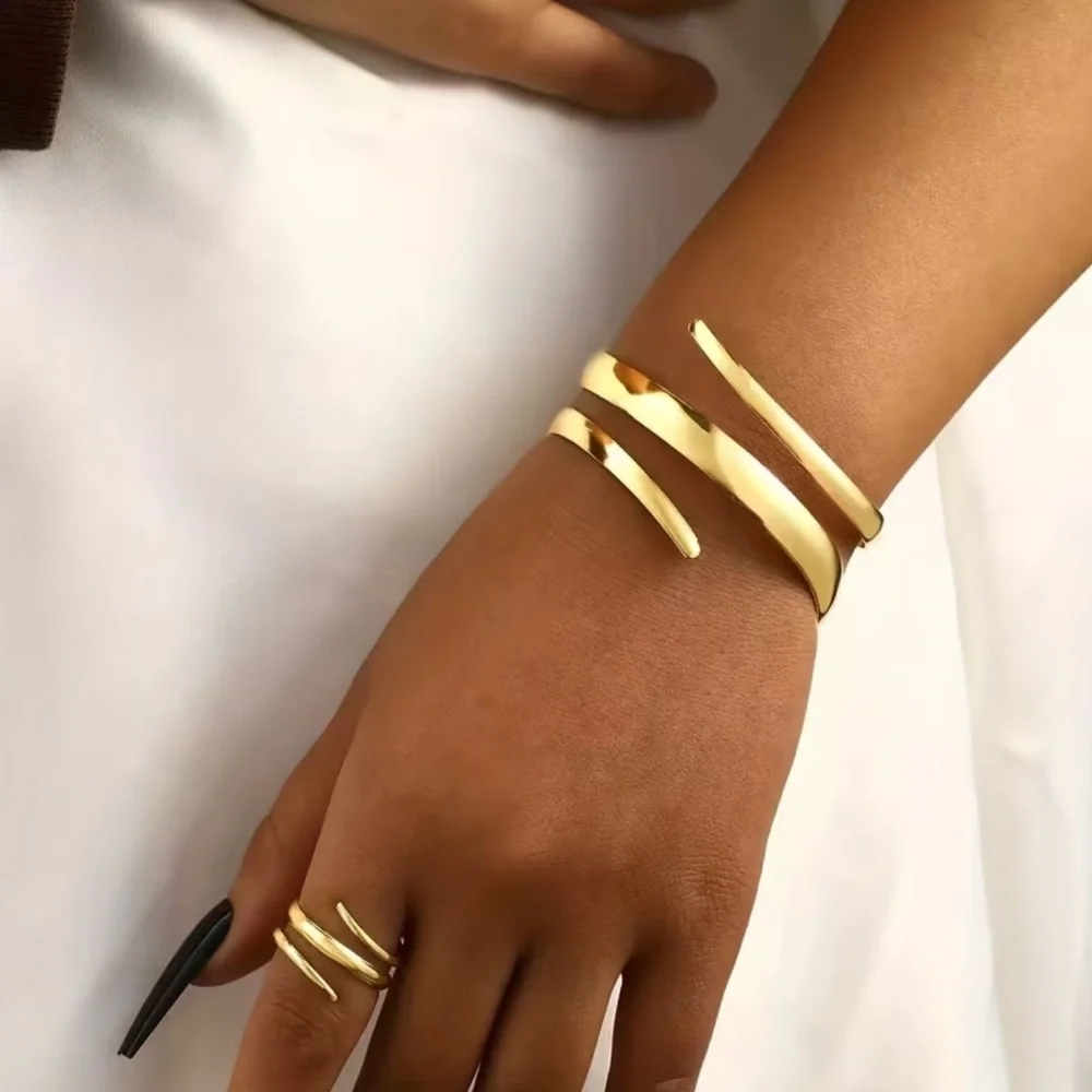 2 pieces Elegant Gold-Tone Bangle and Ring Set. Bracelet Set